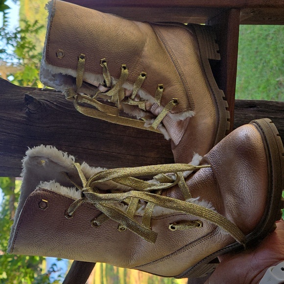 Kidpik rose gold lace up combat boots with faux fur lining size 5 - Picture 1 of 13